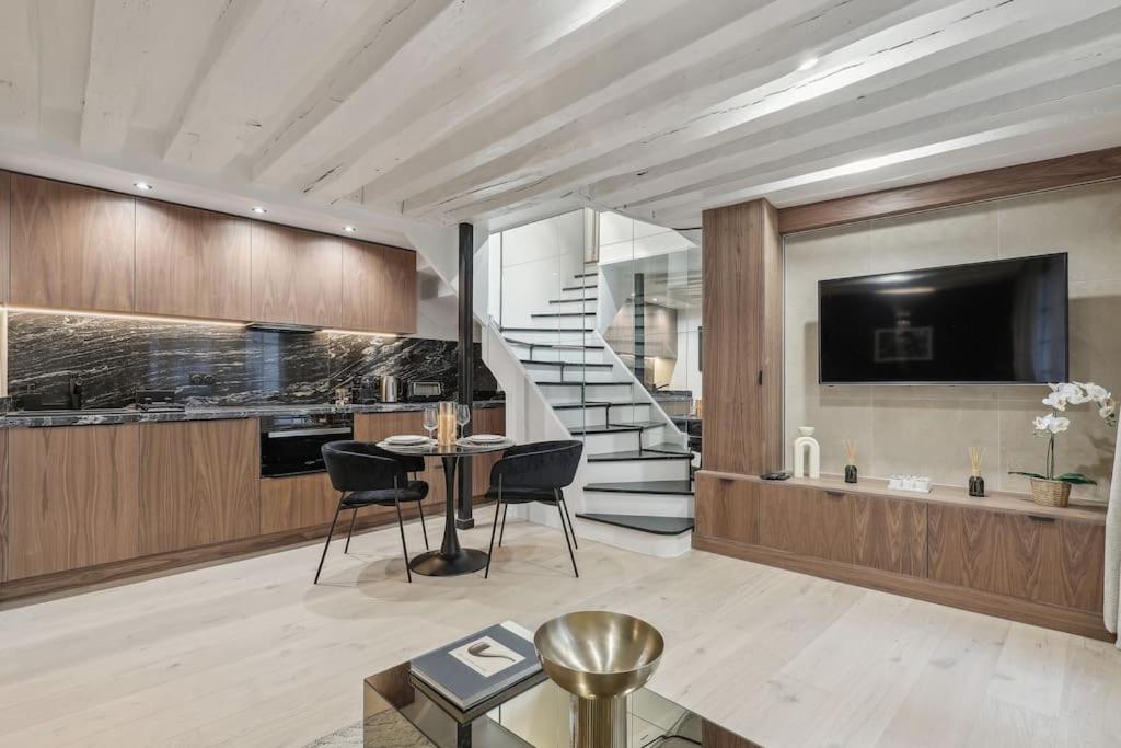 Appartement Duplex Quartier Du Louvre Parijs